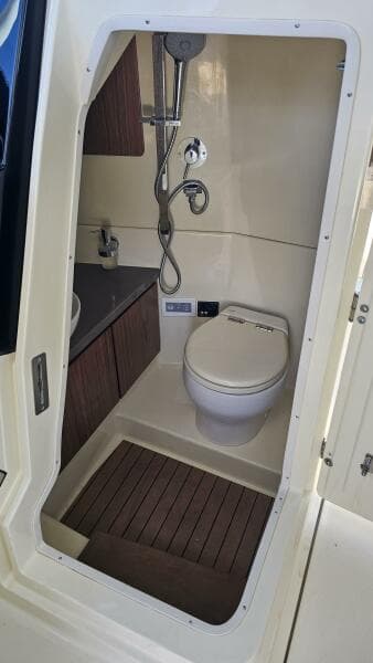 2022 Chris-Craft 35 Calypso - Photo 20