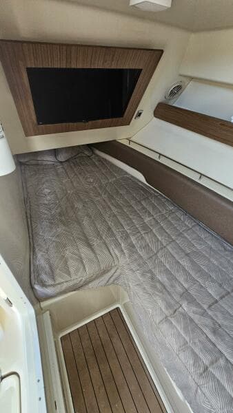 2022 Chris-Craft 35 Calypso - Photo 21