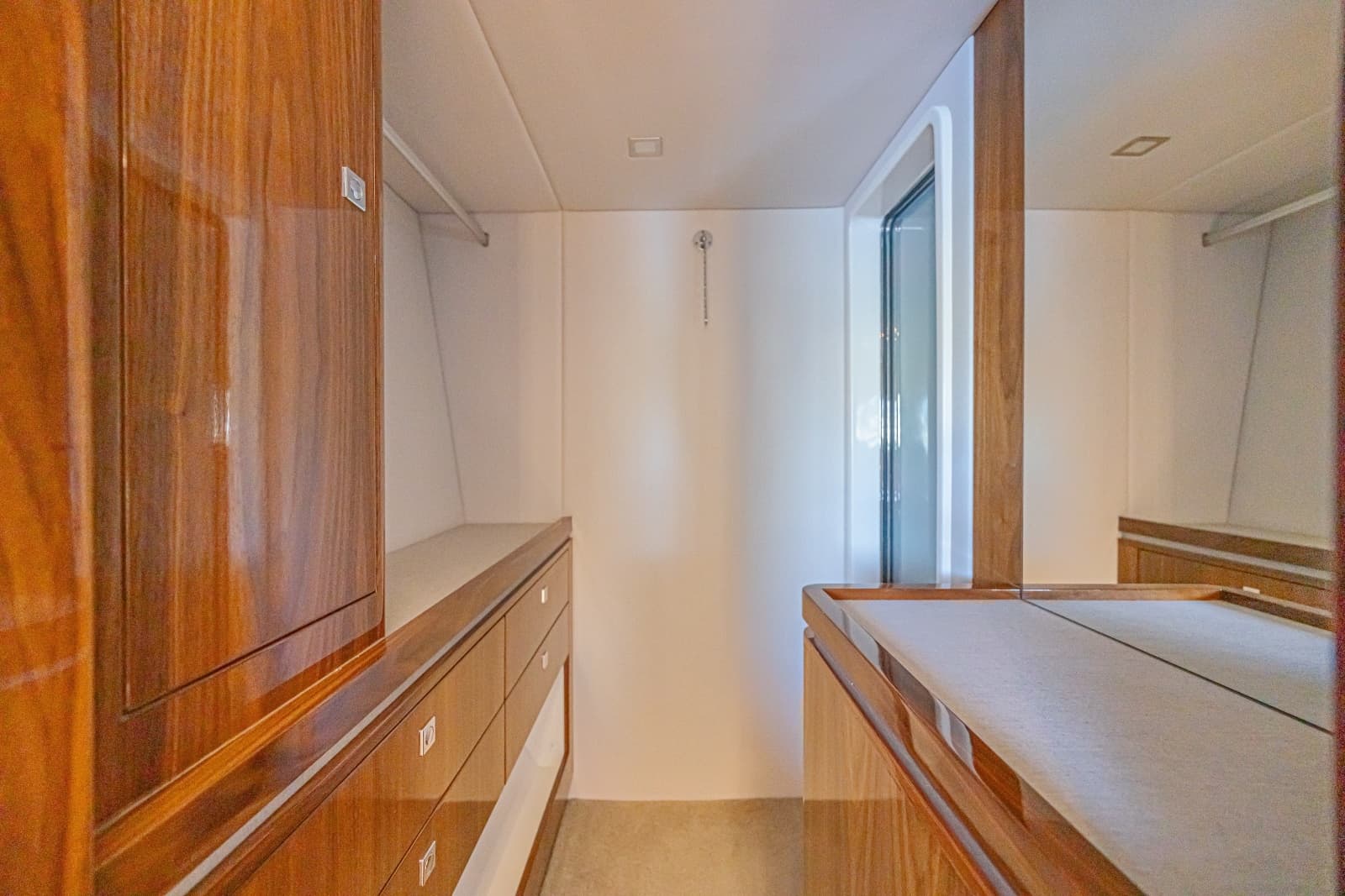 2021 Riviera 6000 Motor Yacht - Photo 24