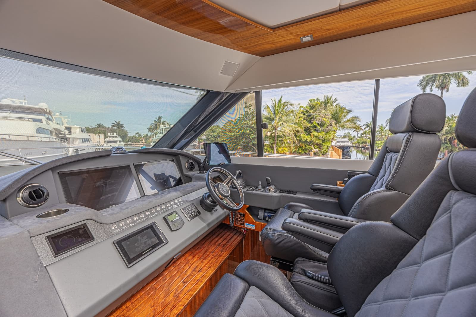 2021 Riviera 6000 Motor Yacht - Photo 29