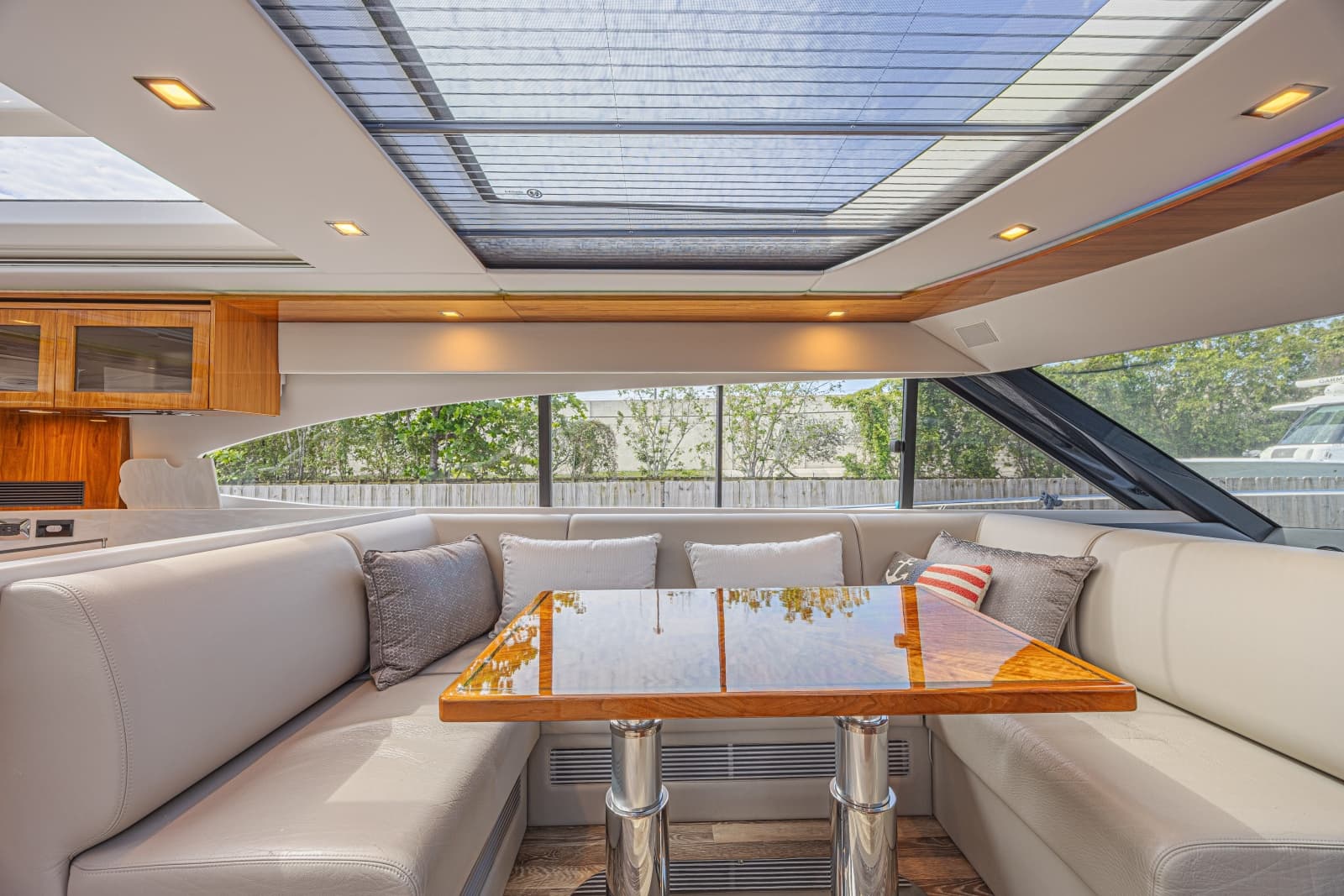 2021 Riviera 6000 Motor Yacht - Photo 34