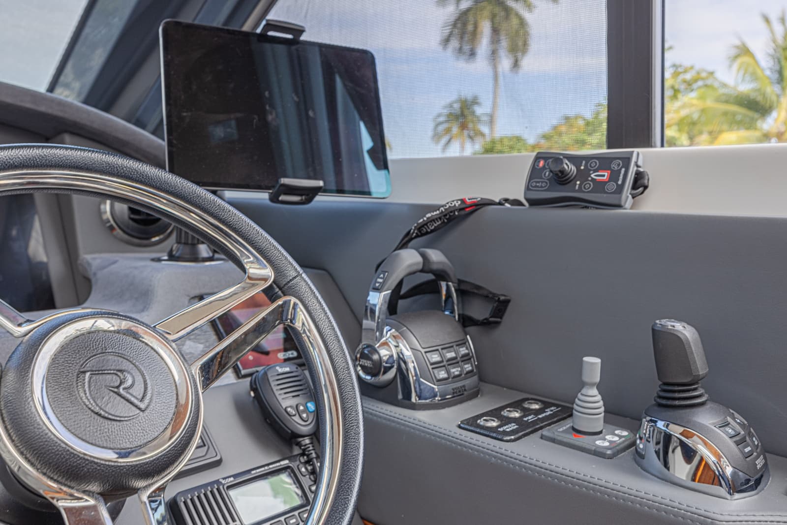 2021 Riviera 6000 Motor Yacht - Photo 30
