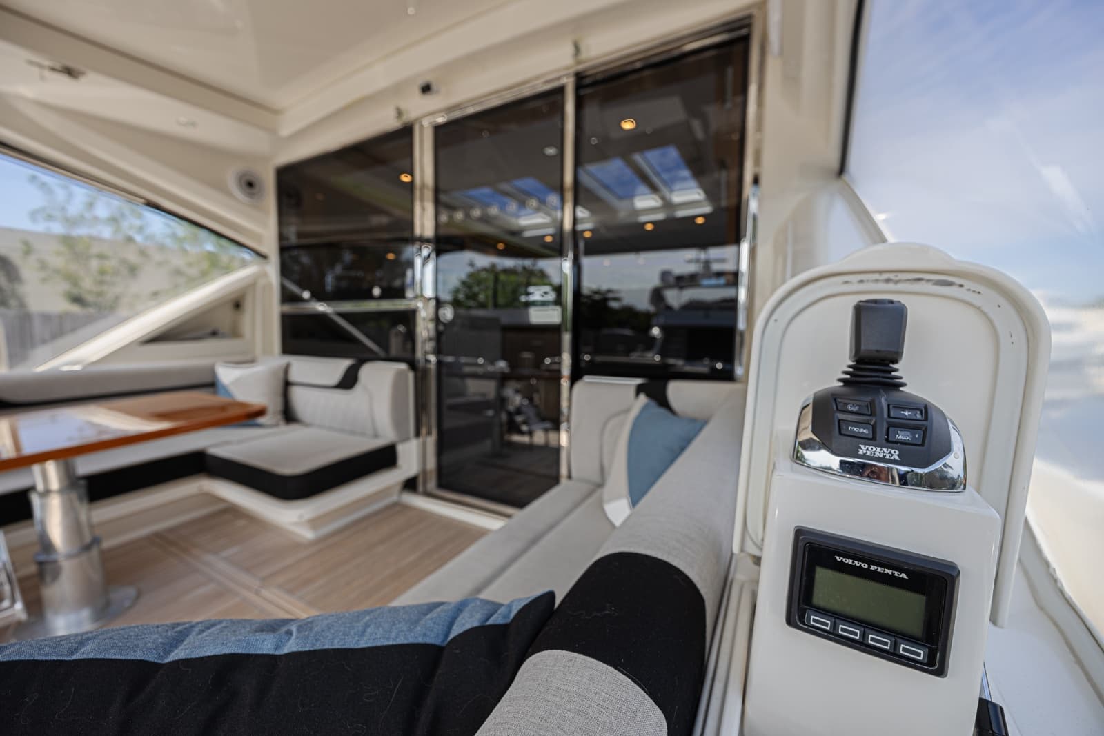 2021 Riviera 6000 Motor Yacht - Photo 9
