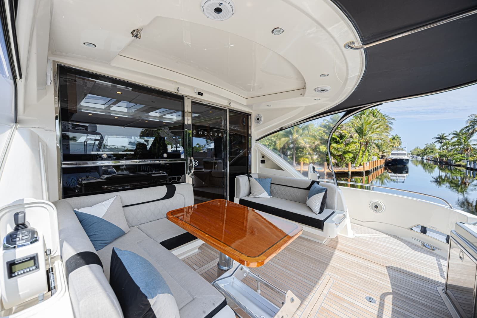 2021 Riviera 6000 Motor Yacht - Photo 11