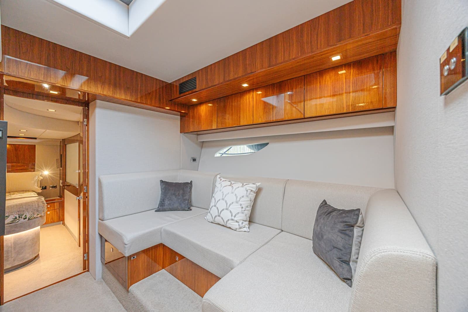 2021 Riviera 6000 Motor Yacht - Photo 17
