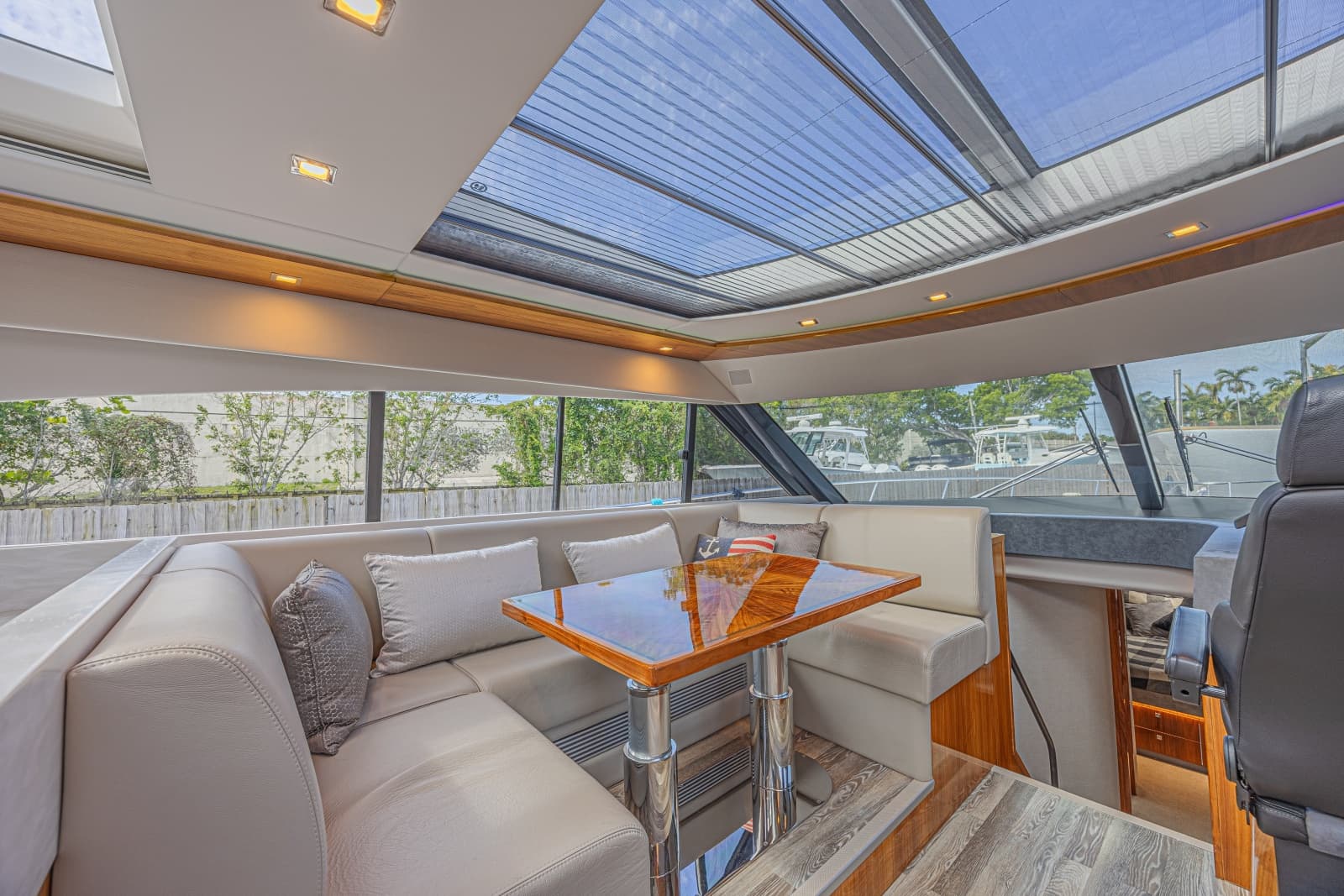 2021 Riviera 6000 Motor Yacht - Photo 33