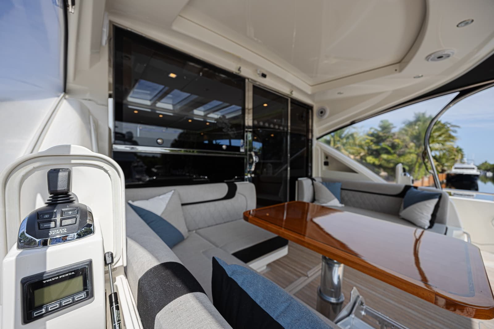 2021 Riviera 6000 Motor Yacht - Photo 10