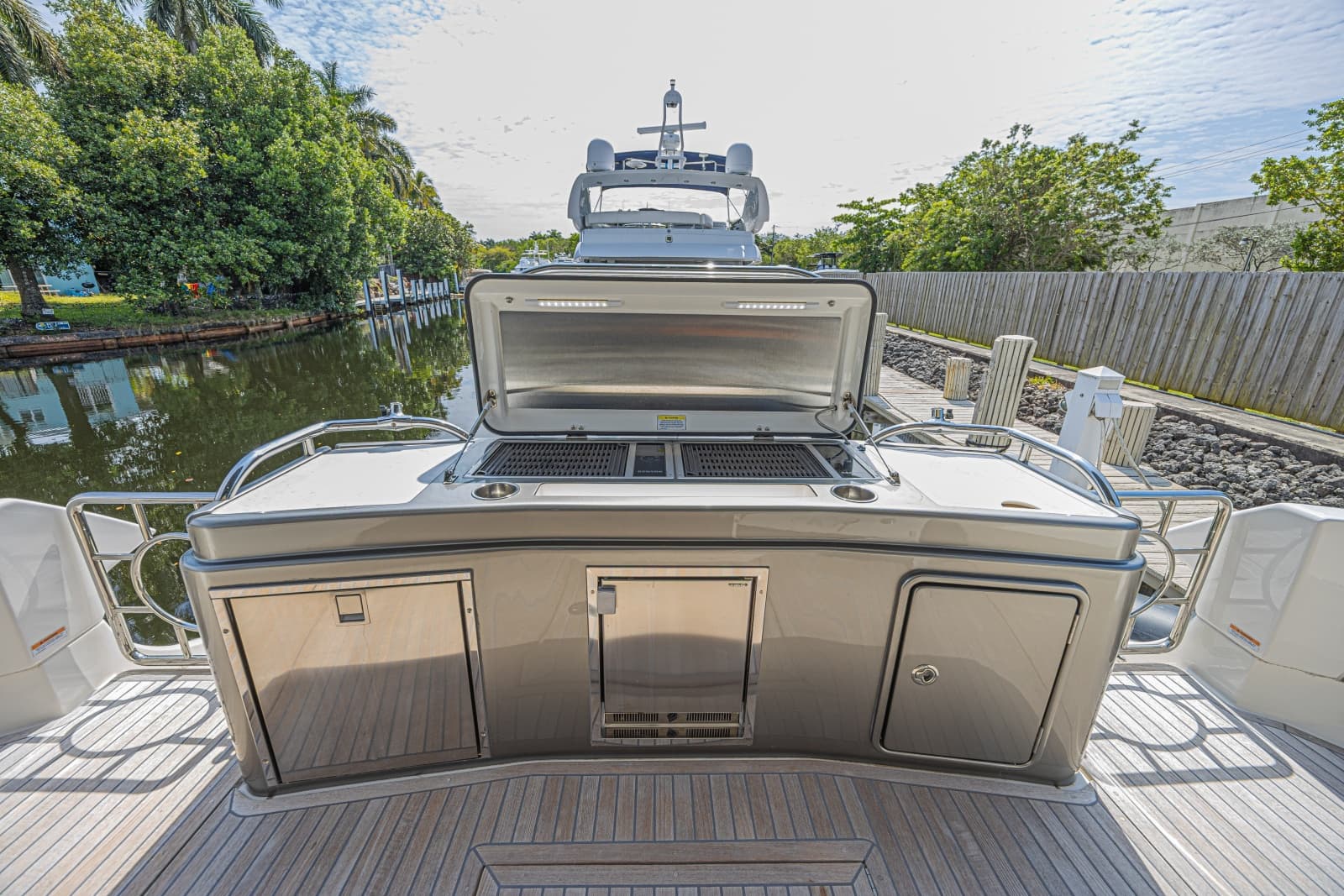 2021 Riviera 6000 Motor Yacht - Photo 7
