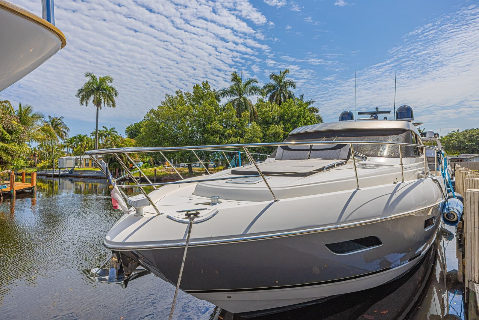 2021 Riviera 6000 Motor Yacht - Photo 2