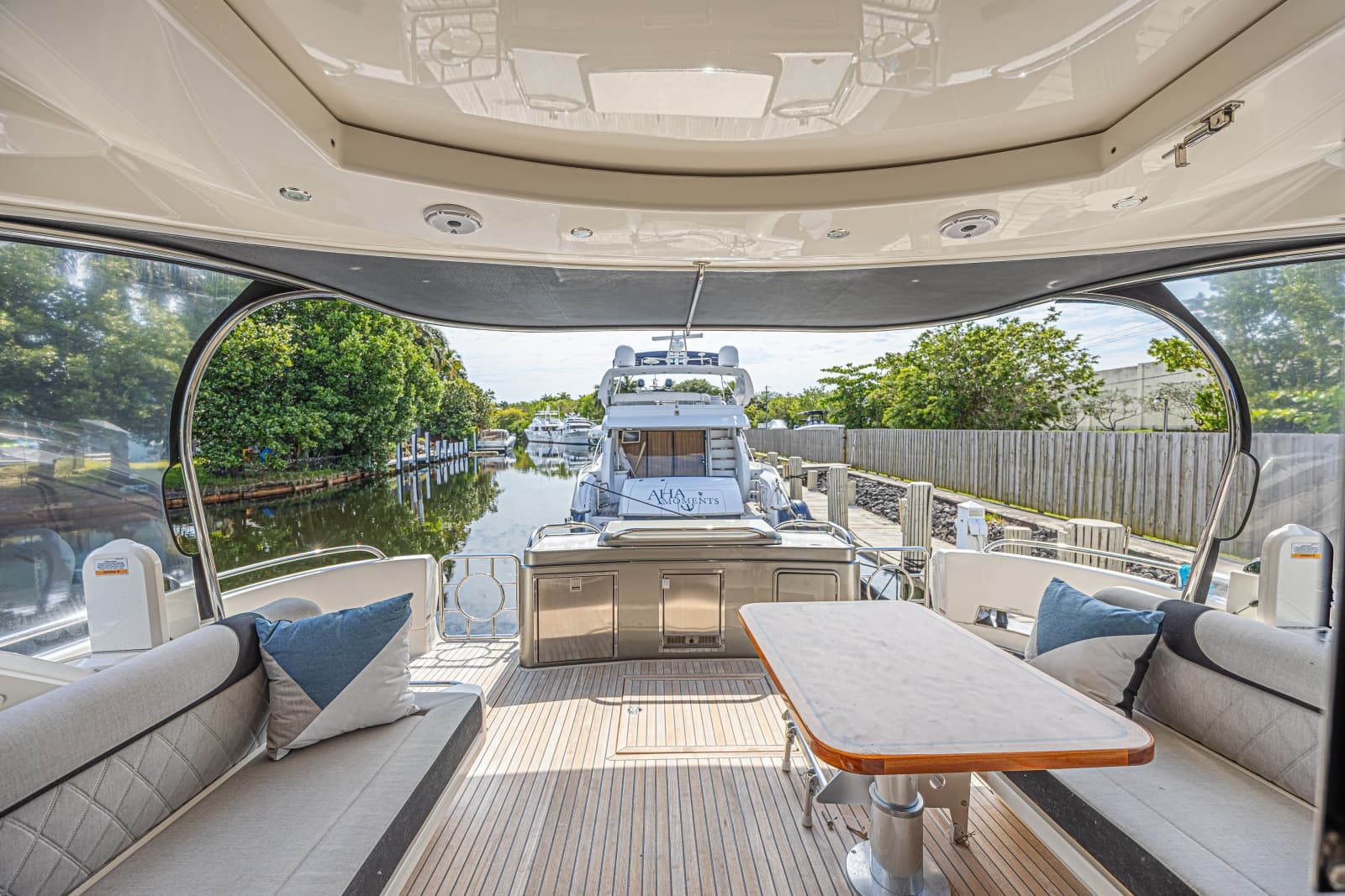 2021 Riviera 6000 Motor Yacht - Photo 6