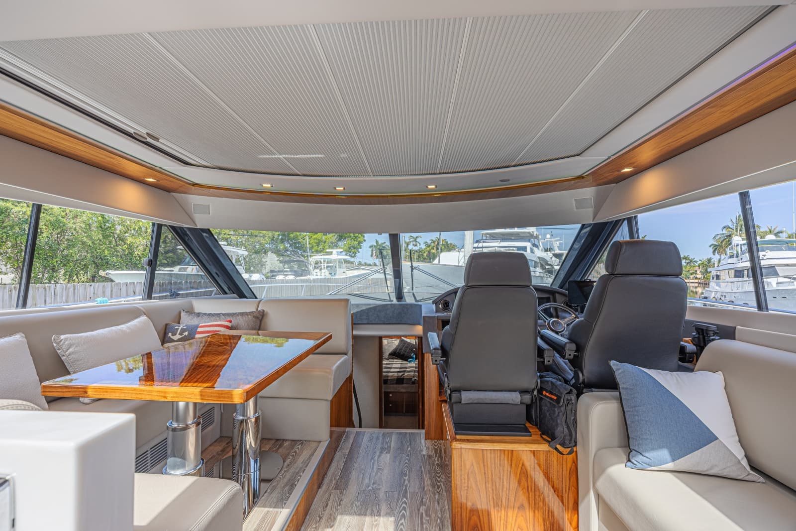 2021 Riviera 6000 Motor Yacht - Photo 39