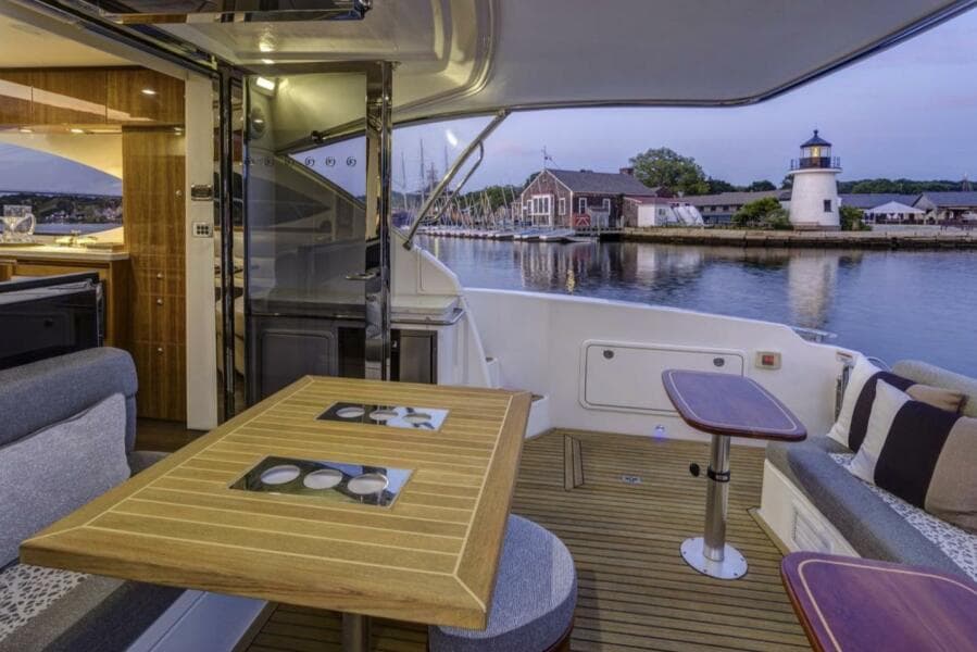 2016 Riviera 5000 Sport Yacht - Photo 12