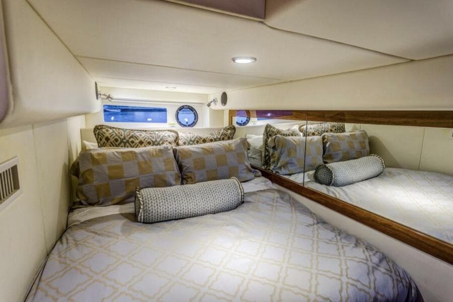 2016 Riviera 5000 Sport Yacht - Photo 23