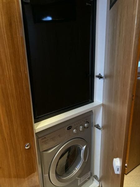 2016 Riviera 5000 Sport Yacht - Photo 36