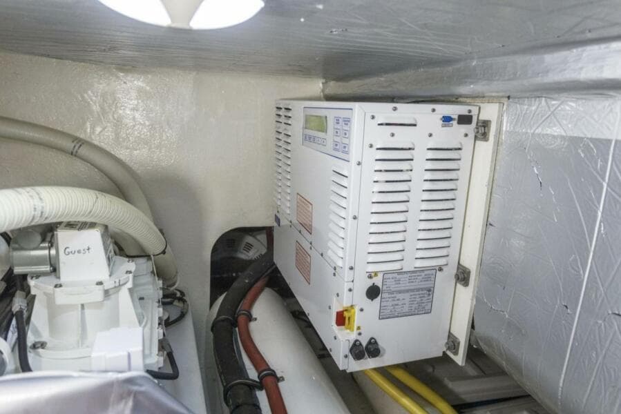 2016 Riviera 5000 Sport Yacht - Photo 30