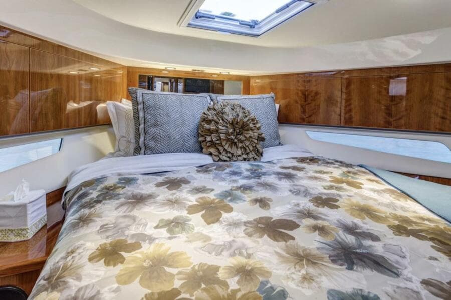 2016 Riviera 5000 Sport Yacht - Photo 20