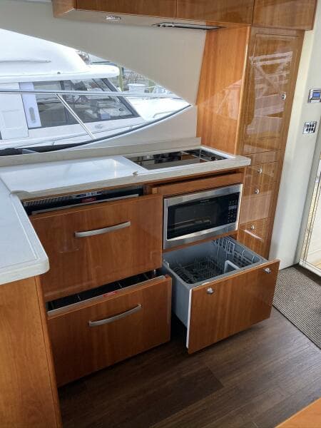 2016 Riviera 5000 Sport Yacht - Photo 38