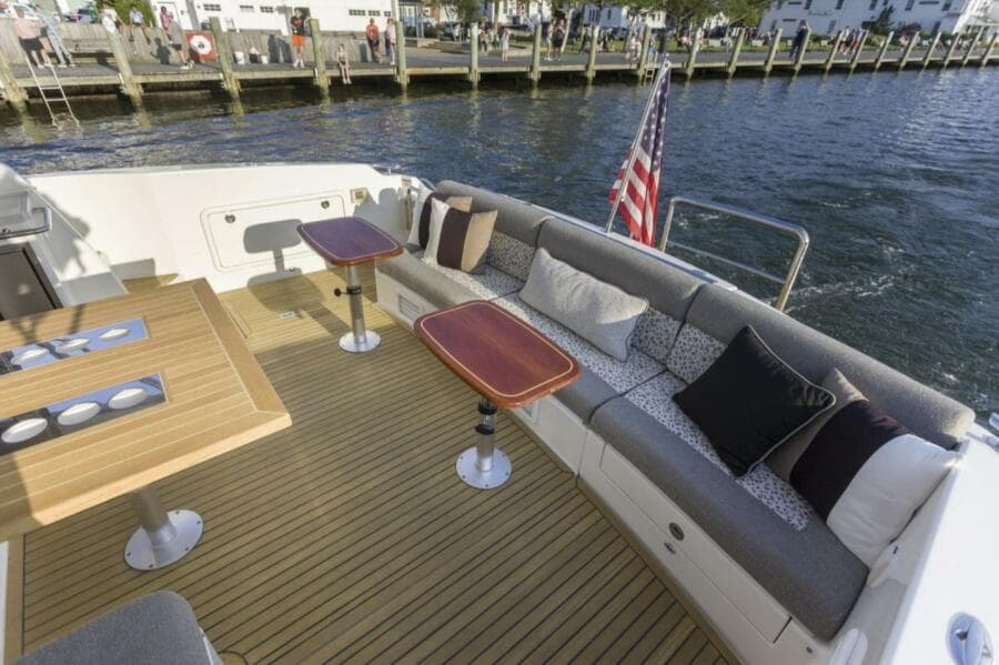 2016 Riviera 5000 Sport Yacht - Photo 11