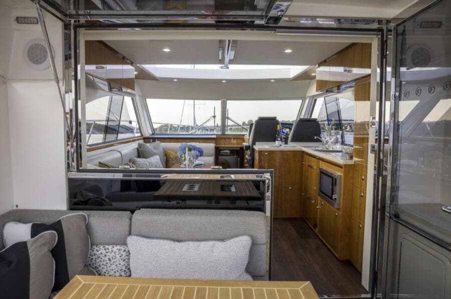2016 Riviera 5000 Sport Yacht - Photo 13