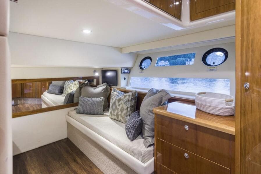 2016 Riviera 5000 Sport Yacht - Photo 25