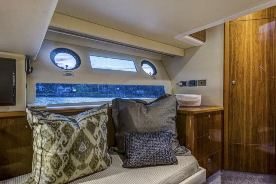 2016 Riviera 5000 Sport Yacht - Photo 22