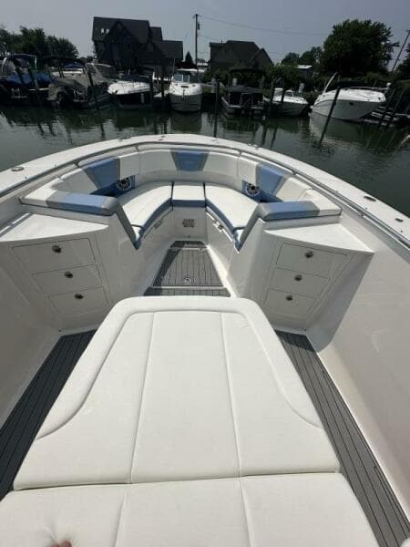 2023 Robalo R360