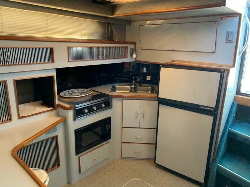 1989 Sea Ray 390 Express