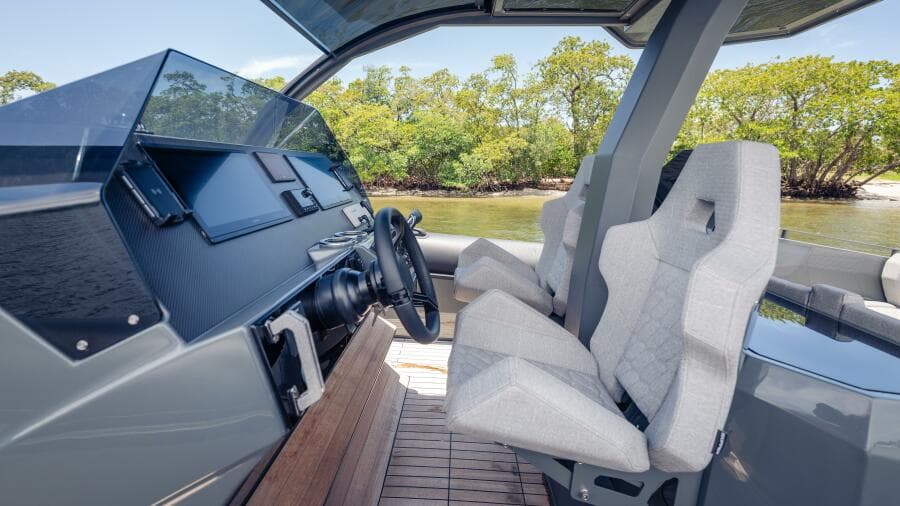 2025 Skipper 38 Sunbed