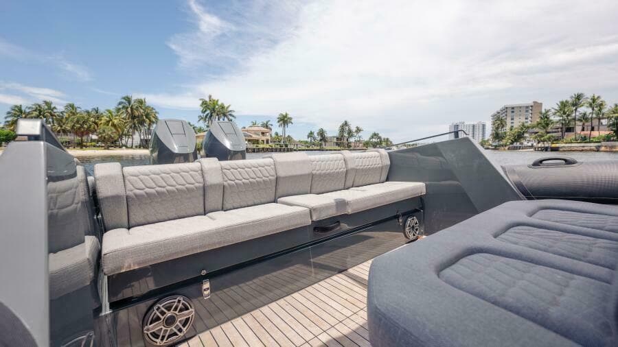 2025 Skipper 38 Sunbed