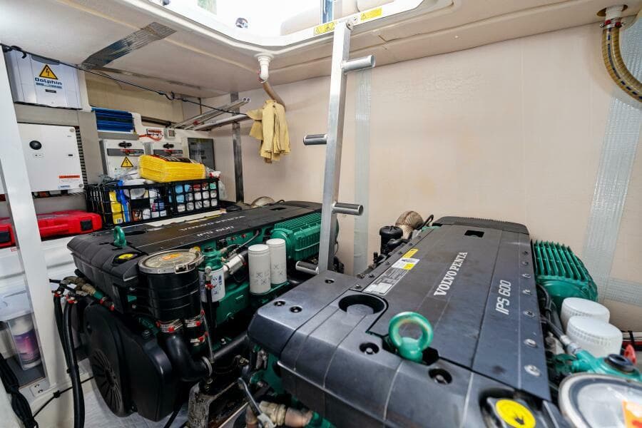 2020 52 Prestige Flybridge - Vacay - Engine Room