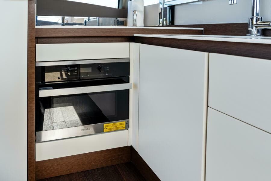 2020 52 Prestige Flybridge - Vacay - Galley