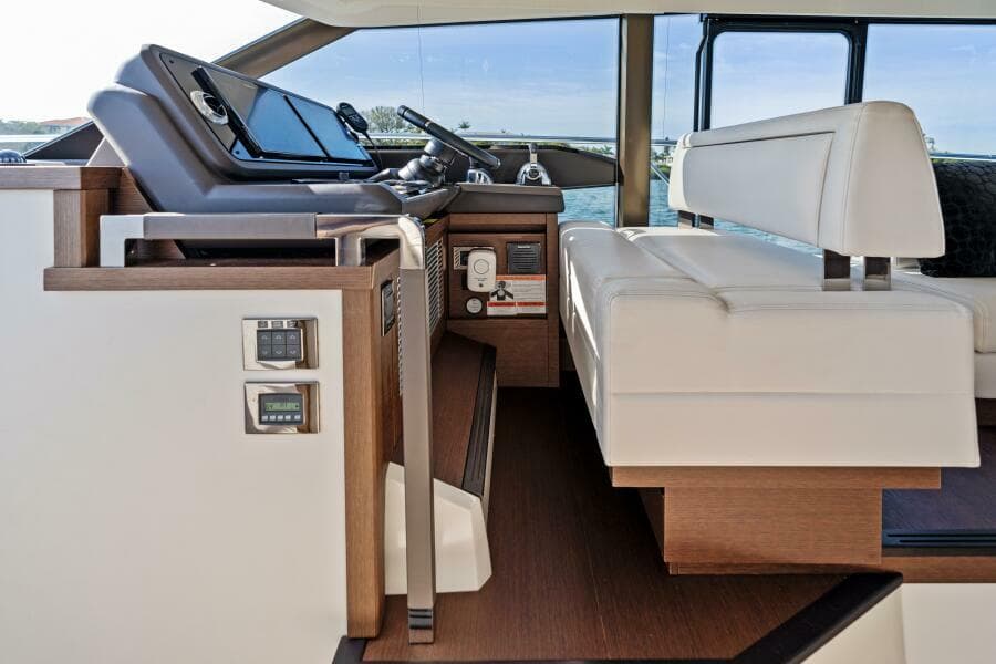 2020 52 Prestige Flybridge - Vacay - Helm Seating