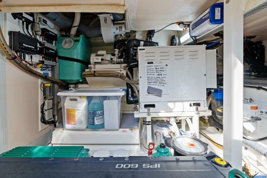 2020 52 Prestige Flybridge - Vacay - Engine Room