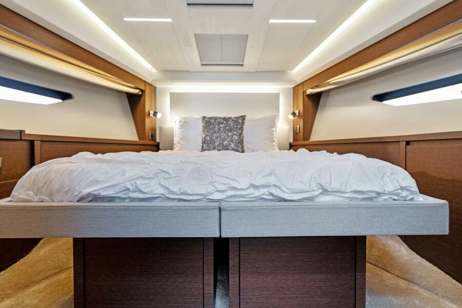 2020 52 Prestige Flybridge - Vacay - VIP Stateroom