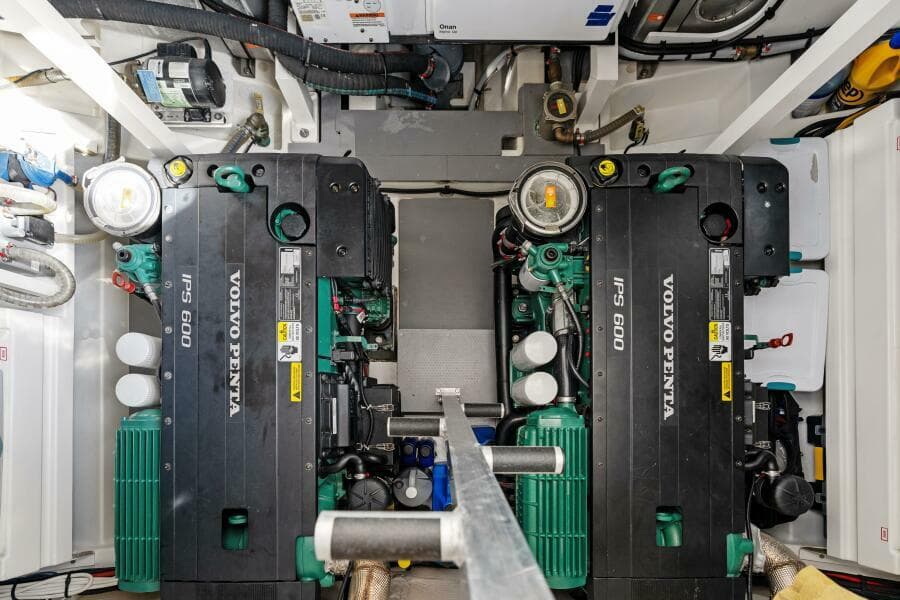 2020 52 Prestige Flybridge - Vacay - Engine Room