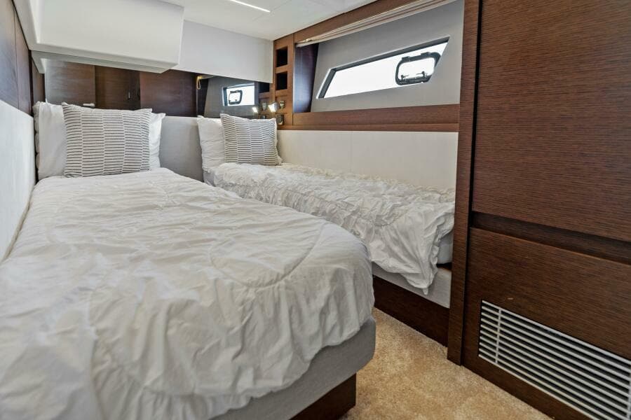 2020 52 Prestige Flybridge - Vacay - Guest Stateroom