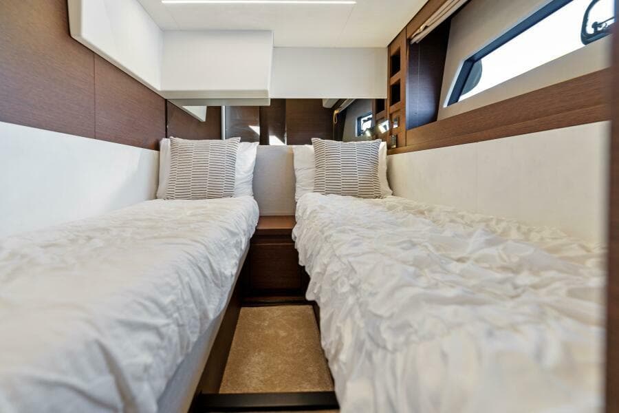 2020 52 Prestige Flybridge - Vacay - Guest Stateroom