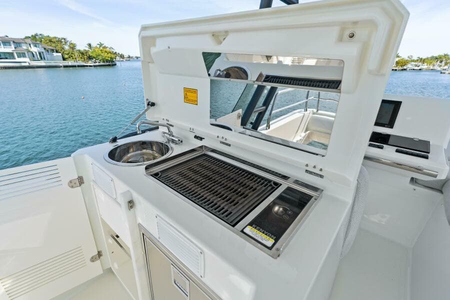 2020 52 Prestige Flybridge - Vacay - Flybridge Grill 