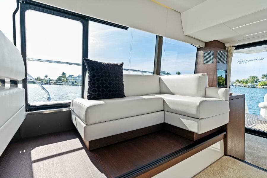 2020 52 Prestige Flybridge - Vacay - Salon Aft Seating
