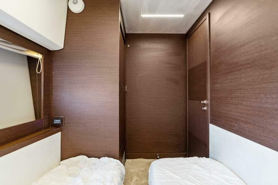 2020 52 Prestige Flybridge - Vacay - Guest Stateroom