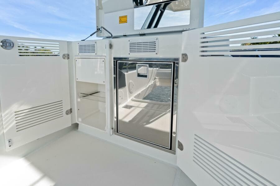 2020 52 Prestige Flybridge - Vacay - Flybridge Grill 