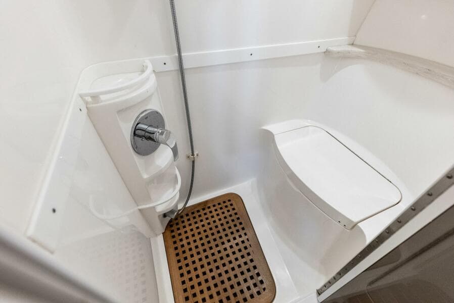 2018 Intrepid 430 Sport Yacht