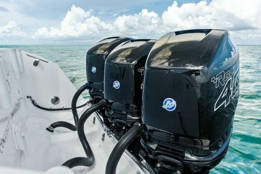 2018 Intrepid 430 Sport Yacht