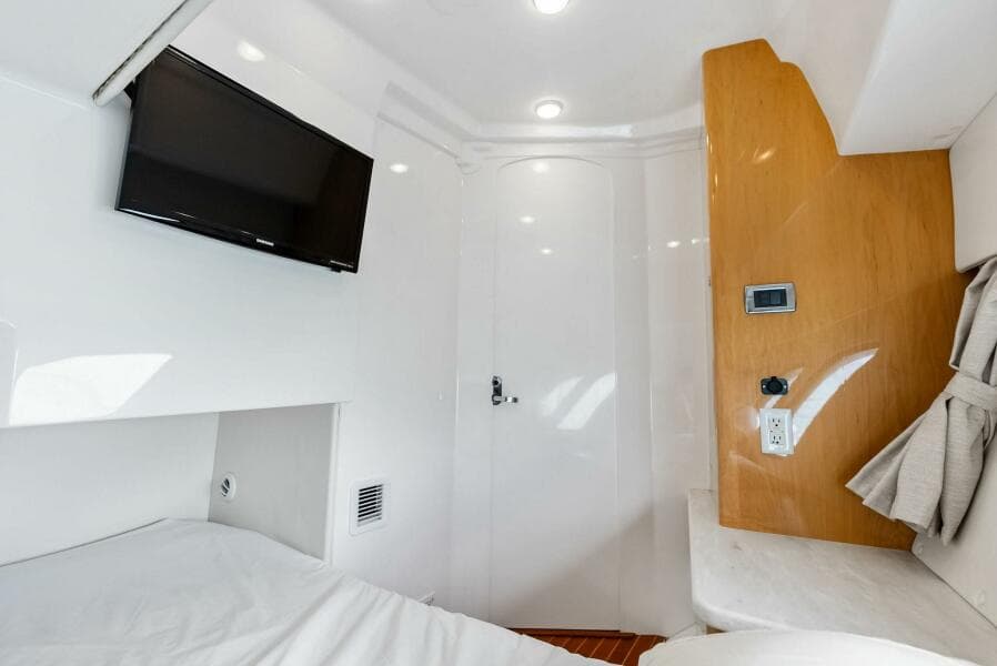 2018 Intrepid 430 Sport Yacht