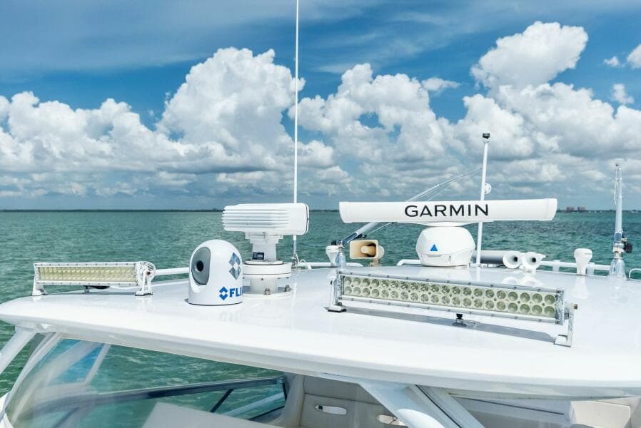 2018 Intrepid 430 Sport Yacht