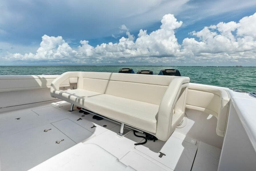 2018 Intrepid 430 Sport Yacht