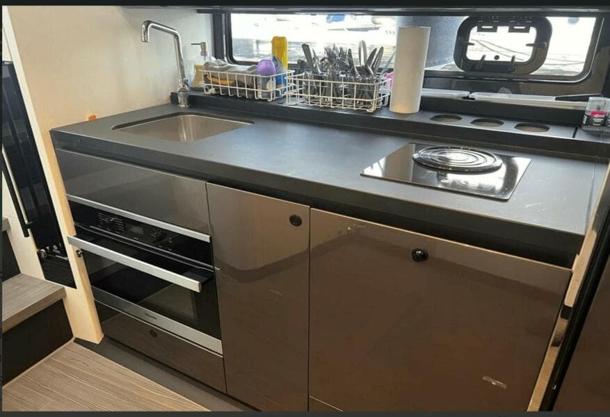 2022 Azimut Verve 42