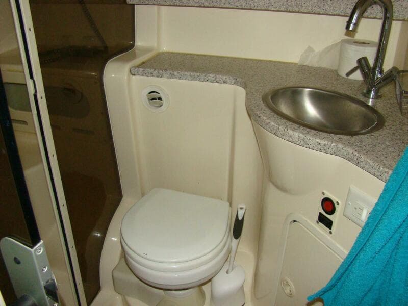 2002 Rinker 342 Fiesta Vee