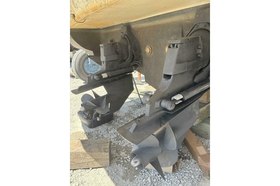 2002 Rinker 342 Fiesta Vee