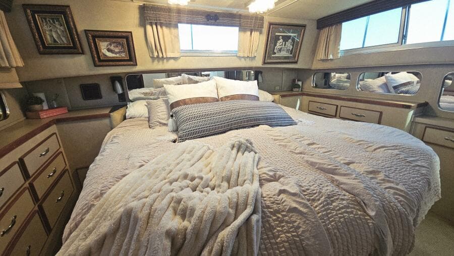 1986 Chris-Craft 381 Catalina